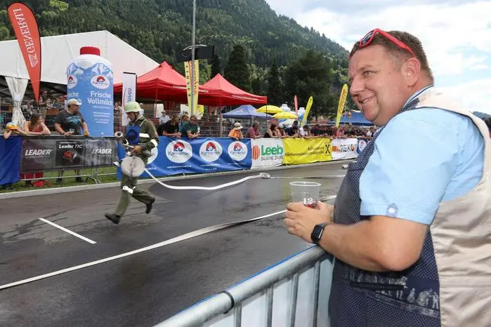 Bürgermeister Werner Egger feuerte seine Mannschaft aus Steuerberg an!