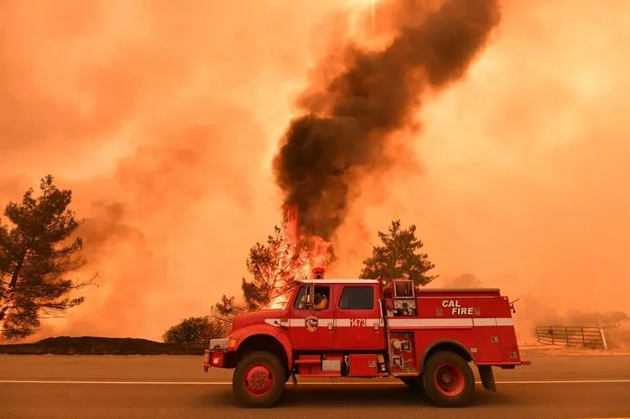 Das neueste Feuer brach im Bezirk Yolo aus, am Sonntagnachmittag waren auch Gebiete im benachbarten Napa County betroffen.
