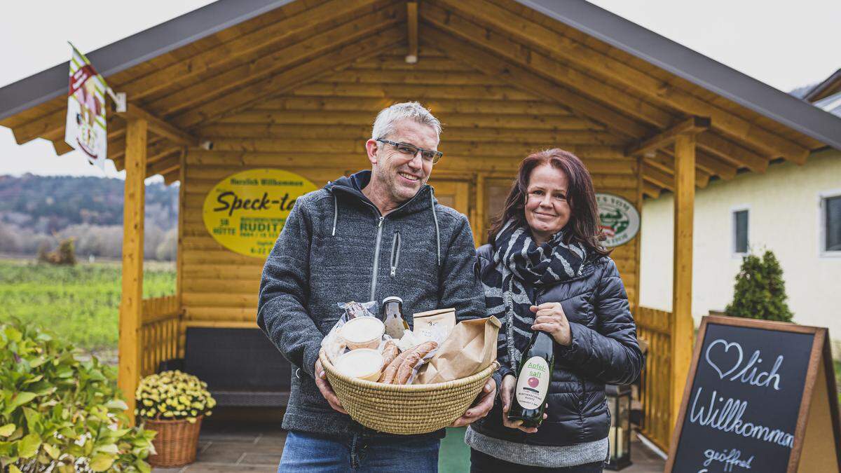 Romana und Fritz Ruditz betreiben einen Ab-Hof-Verkauf und eine Buschenschenke in Ochsendorf bei Pischeldorf