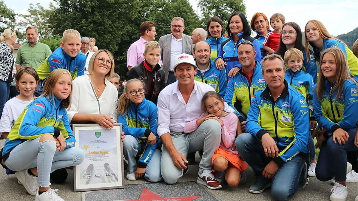 Bei der Enthüllung der Sterne in St. Kanzian