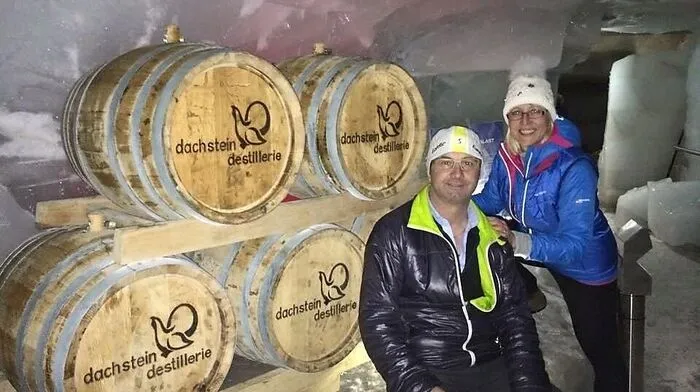 Doris und Bernhard Warter nahmen ihren Whisky in Augenschein