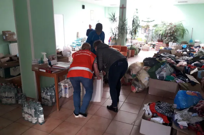 Diese Spenden brachten Provisor Wladyslaw Zdeb und Pastoralreferent Martin Rapp vom Seelsorgeraum Voitsberg direkt ins Spendensammellager der Caritas in der polnischen Stadt Rzeszow.