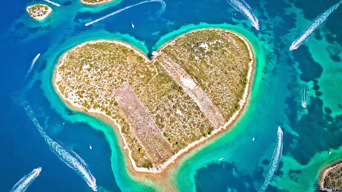 Grundstück auf der herzförmigen kroatischen Insel Galešnjak steht zum Verkauf.