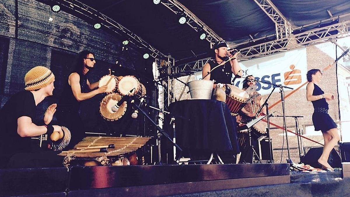 Die Gruppe &quot;African Beat&quot; wird am Freitag am Hauptplatz auftreten