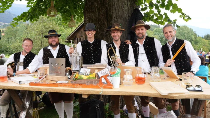 Klicken Sie sich bitte durch diese Fotoserie.