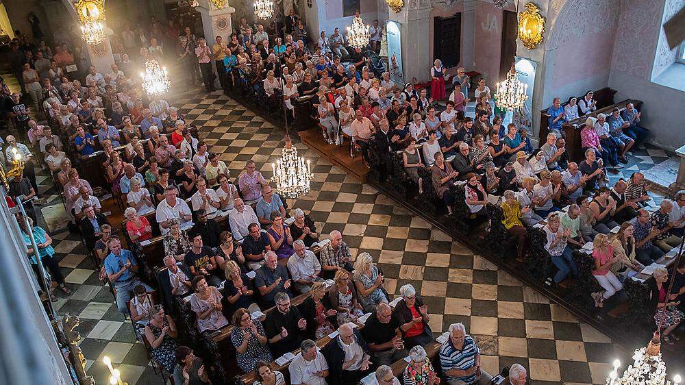 300 Gläubige füllten den Dom zu Klagenfurt