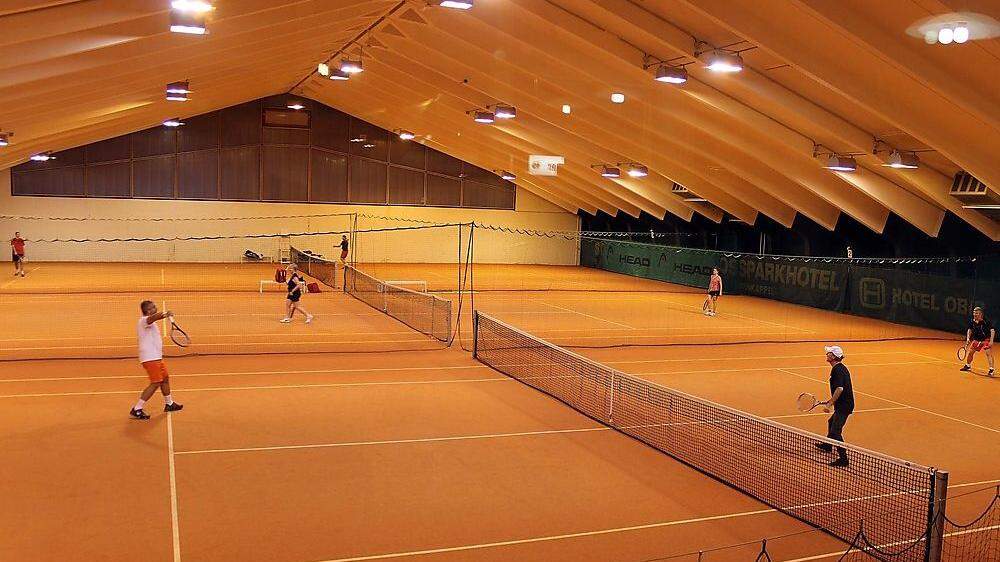 Hobbyspieler hoffen, dass sie wirklich bald wieder in die Tennis-Hallen zurückkehren können