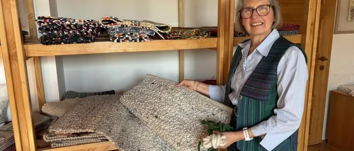 Ob Baumwoll-, Schafwoll- oder Fleckerlteppich: Regina Strunz fertigt in ihrer Weberei in Bad Gams nach Kundenwunsch und Maß