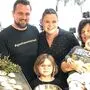 Thomas, Magdalena und Eva Maria Glanzer mit den Kindern Emely und Jamie