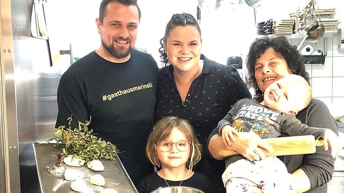 Thomas, Magdalena und Eva Maria Glanzer mit den Kindern Emely und Jamie