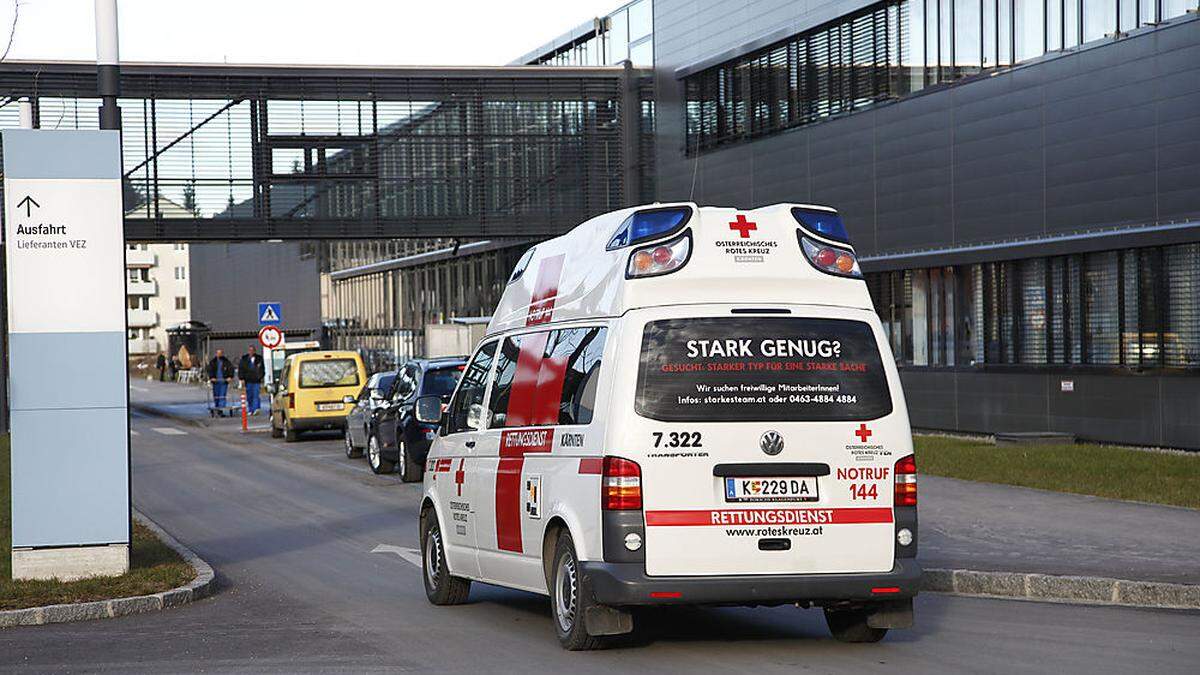 Die Verletzte wurde ins Klinikum eingeliefert (Symbolbild)