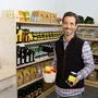 Christian Hermann eröffnet  den Bio-Minimarkt Erdengold. 