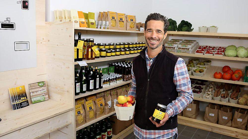 Christian Hermann eröffnet  den Bio-Minimarkt Erdengold. 