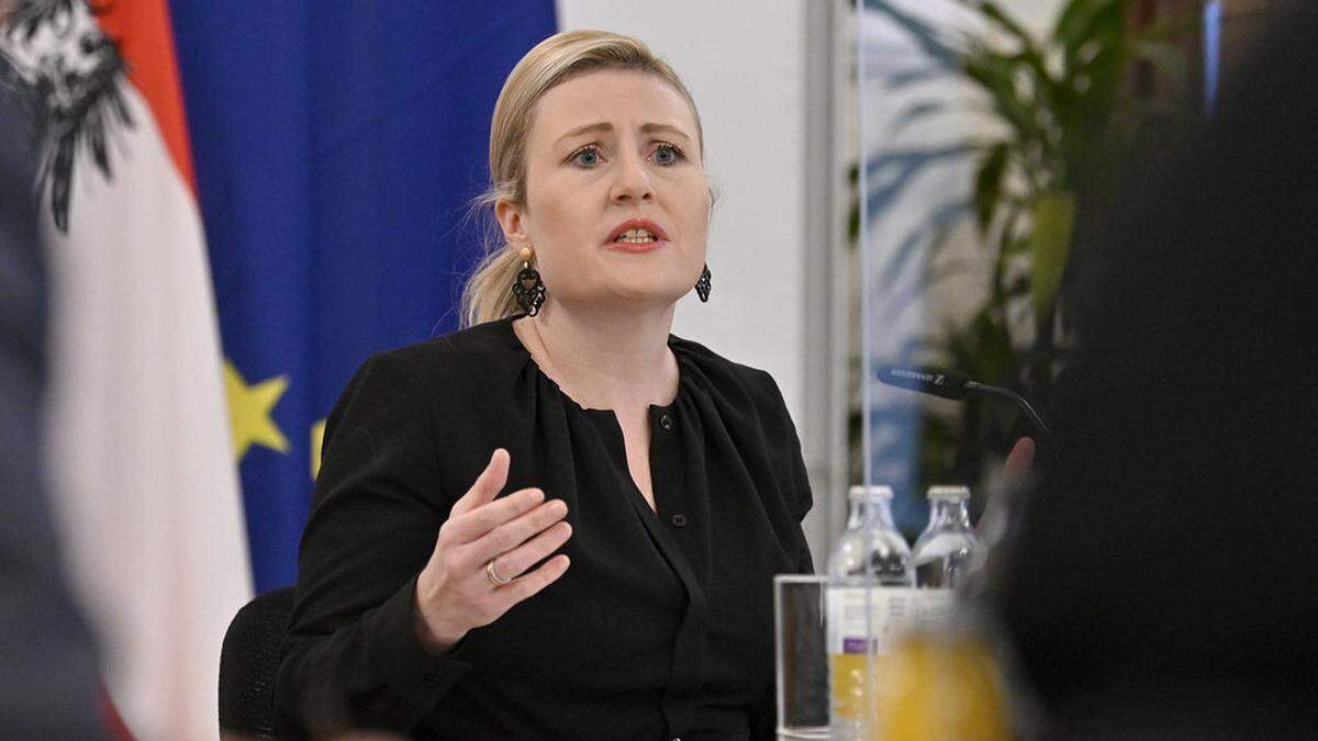 Medienministerin Susanne Raab (ÖVP) bei einer Pressekonferenz am Dienstag.