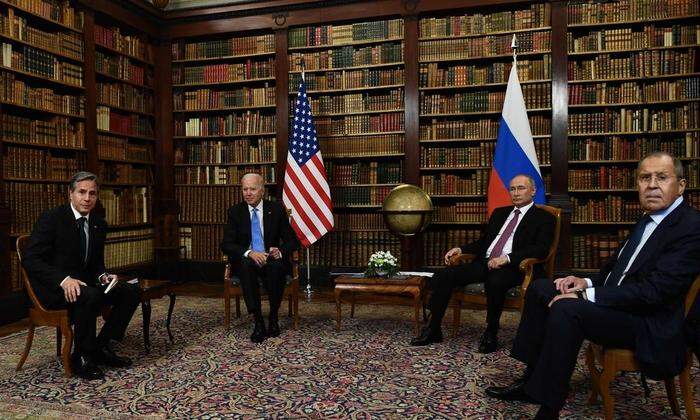 Biden und Putin mit ihren Außenministerin Blinken und Lawrow 