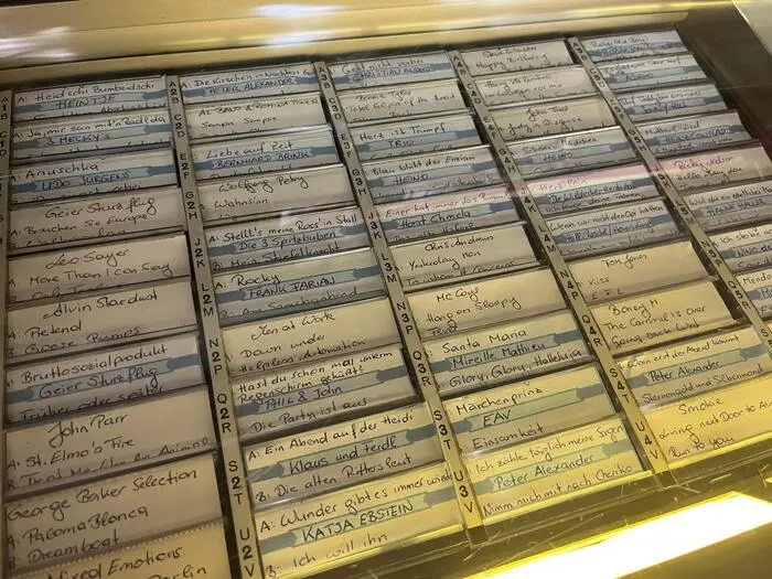 Zur Auswahl steht ein breiter Musikmix von Wolfgang Petry über die EAV bis zu Heintje