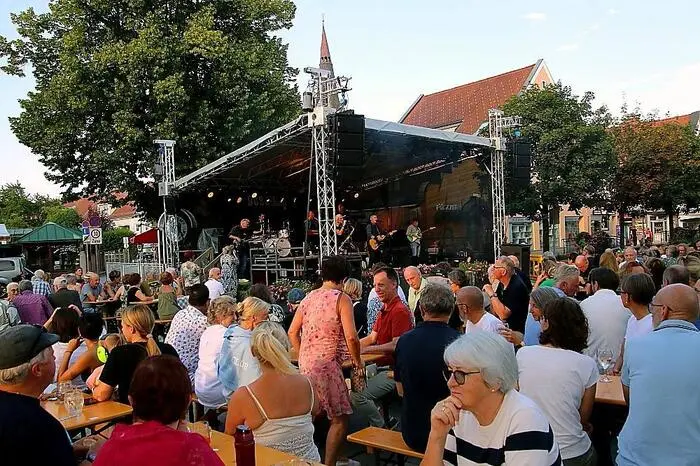 Am kommenden Freitag, 24. Juli, ab 19 Uhr, ist am Rathausplatz in Köflach „Die Goldene Stimme vom Wörthersee – Silvio Samoni“ bei freiem Eintritt zu Gast. 