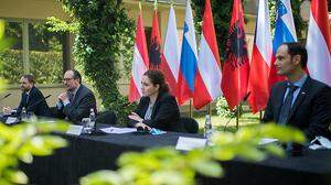 Außenminister Schallenberg mit Amtskollegen und -kollegin aus Tschechien, Slowenien und Albanien: &quot;Drei Musketiere&quot;