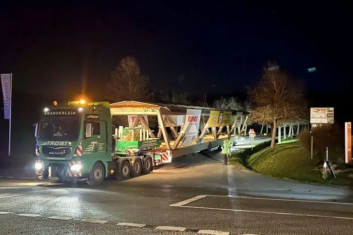 Danach wurde sie im Rückwärtsgang auf ihre Zwischenstation beim Marienhof gebracht.