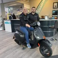 Michael Gimpl und Mitarbeiter Werner Höber freuen sich über die neuen Geschäftsräumlichkeiten