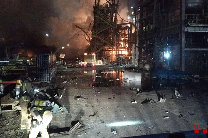 Ein 800 Kilo schweres Metallteil war durch die Explosion durch die Luft geschleudert worden und hatte ein Haus getroffen.