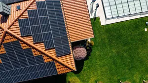 „Alles, was geht“: Klaus Kontsch hat möglichst viele PV-Module auf sein Dach gepackt   