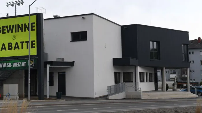 Der neue Eingangsbereich von der Kapruner-Generator-Straße aus gesehen.