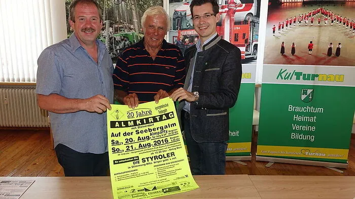 Helmut Fuchshofer, Anton Lenes und Bürgermeister Stefan Hofer (v. l.)
