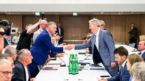 v.l. Reinhold Binder (PRO-GE) und der Obmann des Fachverbandes der Metalltechnischen Industrie Christian Knill anlässlich des Startes der Metaller KV Verhandlungen mit Wirtschaftsgespräch Gewerkschaften mit den Fachverbänden, am Montag 22. September in Wien