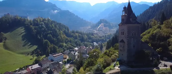 Die Plattform bietet eine Aussicht über ganz Eisenerz