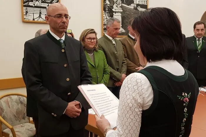 Martin Rath (links) folgt Simon Pletz nach, der wie berichtet 16 Jahre lang die Geschicke der Marktgemeinde leitete und sich nun freiwillig aus der Gemeindepolitik verabschiedet hat.