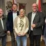 Vier Männer und eine Frau stehen vor der Kamera und lächeln | Von links: Gemeindevorstand Bertram Mayrbrugger (ÖVP), Gemeinderat Christian Bernsteiner (FPÖ), Gemeinderätin Patrizia Prettner (Grüne), Bürgermeister Klaus Glanznig und Vizebürgermeister Andreas Fillei (beide SPÖ)
