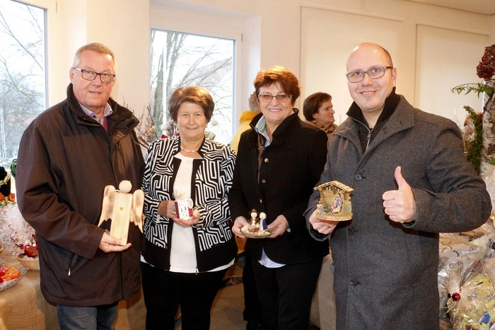 Kulturforum-Obmann Michael Kriendlhofer eröffnete in der Galerie "Alte Raika"...