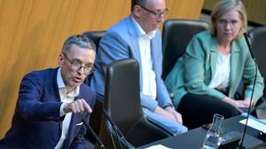 FPÖ-Chef Herbert Kickl griff Klimaschutzministerin Leonore Gewessler (Grüne) an, arbeitete sich aber vor allem an der ÖVP ab. 
