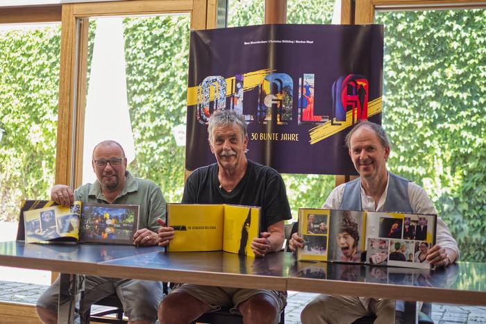 Markus Mayr, Hans Mutschlechner und Christian Hölbling präsentierten den Bildband 30 Jahre OLALA