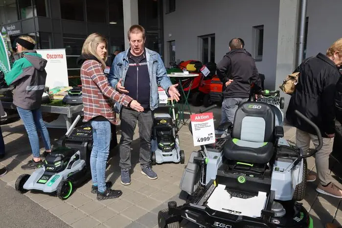 Bis zu 7000 Besucher kamen ins Lagerhausgelände, wo sie die neuesten Maschinen und Geräte für den landwirtschaftlichen Betrieb und für Haus, Hof und Garten vorgestellt bekamen.