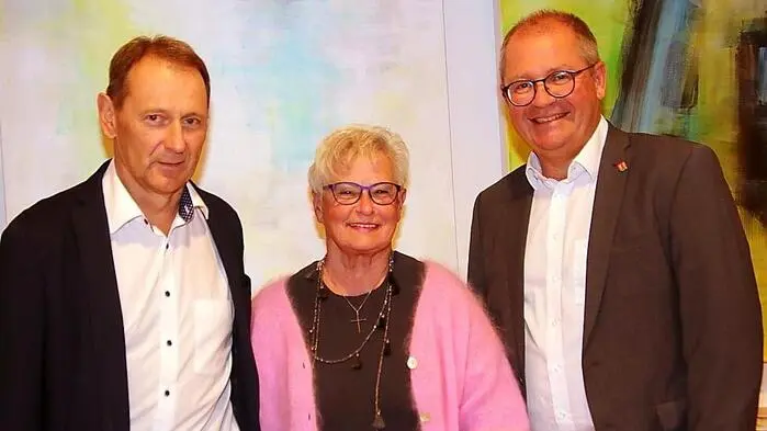 Die Stadtgemeinde Voitsberg lud am Donnerstagabend zur Vernissage der Ausstellung „Gemaltes Leben von Regina Uedl“ und der Besucherzustrom im Rathaus Voitsberg war enorm.