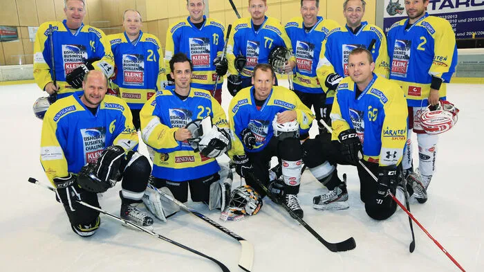 16 Teams gaben bei der Kleine Zeitung Eishockey Business Challenge am Freitag ihr Bestes. Mit dabei: Das Allianz-Team, powered by Propremio.