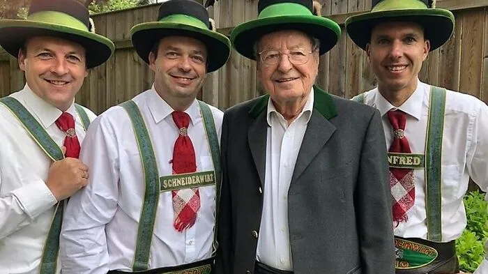 "Kern Bua" Hermann Rumpf (Zweiter von rechts) ist am 16. Dezember verstorben
