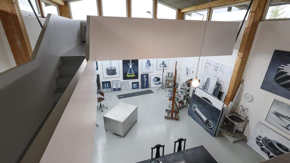 Der Atelierraum im Erdgeschoss, in dem Kapelnig seine Werke entstehen lässt. 