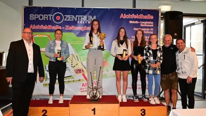 Auf diesen Fotos sehen Sie die Sieger der diesjährigen Tennis-Stadtmeisterschaften in Zeltweg.