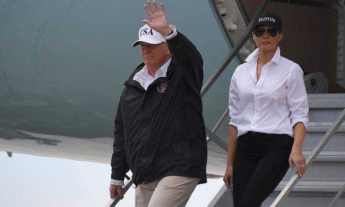 US-Präsident Donald Trump ist am Dienstag (Ortszeit) mit seiner Frau Melania in Texas eingetroffen, um sich ein Bild von den Verwüstungen infolge des Sturms "Harvey" zu machen