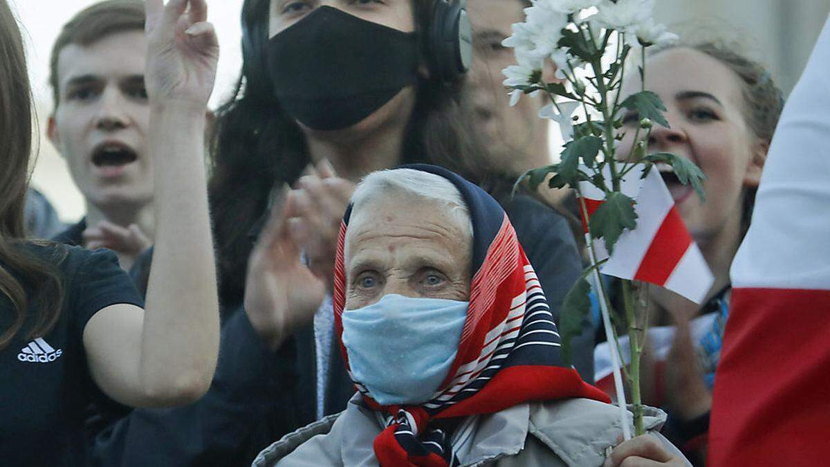 Zehntausende demonstrieren in Minsk gegen Lukaschenko