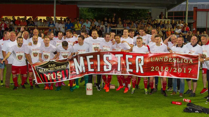 Grundstein im Herbst gelegt Im Sommer 2016 übernahm der damalige Co Georg Kaufmann in Bad Gleichenberg das Traineramt von Peter Hochleitner und führte die Mannschaft gleich zum Titel. Den Grundstein legten Philipp Wendler und Co. Ende der Herbstsaison mit sechs Siegen in Serie, die letzten drei davon gegen St. Anna, in Voitsberg und Mettersdorf. Nach dem 2:1 in Voitsberg in Runde 14 übernahm Bad Gleichenberg die Tabellenführung und gab sie bis zum Schluss nicht mehr her.