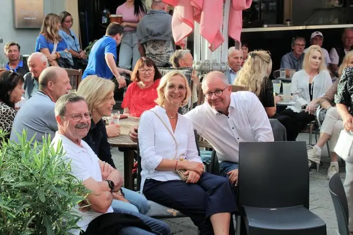Tosender Applaus und Jubelrufe des Publikums waren der Dank an die Musiker für diesen schönen Abend. 