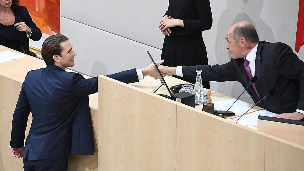 ÖVP-Obmann Sebastian Kurz bei seinem Abschied aus dem Nationalrat nach dem Misstrauensvotum gegen ihn. Er wird das Mandat nicht annehmen, auf das er zurückkehren könnte.