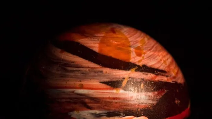 Was aussieht wie ein Planet ist Teil eines besonders schön verziertes Schokoeis. Kreiert haben es die Meister des seit 1883 für feinste Delikatessen bekannte Gourmettempels Peck. Ein passender Name nebenbei - gerade zu Ostern.
