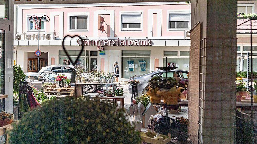 Blick auf Puchers ehemalige Wirkungsstätte, die Bankzentrale in Mattersburg