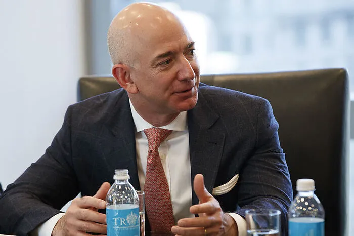 Jeff Bezos (53) landet mit 72,8 Milliarden US-Dollar am dritten Platz. Er gründete 1994 den Online-Versandhandel Amazon und entwickelte das Unternehmen zum größten Versandhändler der Welt. Inzwischen gehört ihm auch die Washington Post.