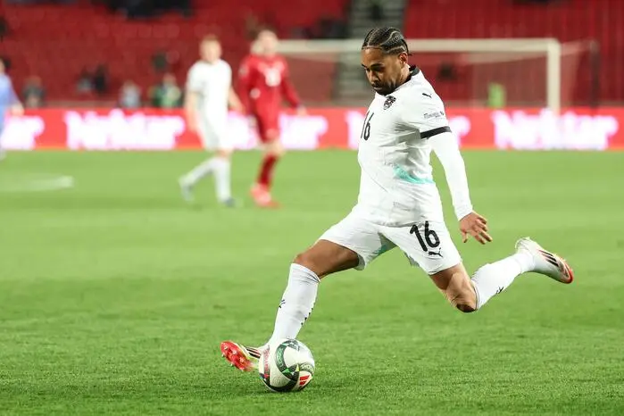 Der Mainz-Legionär wusste links in der Viererkette nicht zu überzeugen. Defensiv kaum gefordert, traf er im Ballbesitz schlechte Entscheidungen. In der Pause verletzt ausgewechselt.